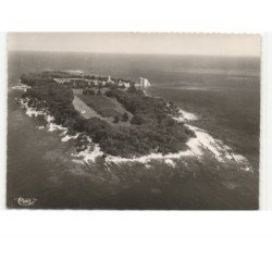 ALPES MARITIMES: abbaye de notre-dame de lérins, l'abbaye et le monastère fortifié vue aérienne 10X15 - état