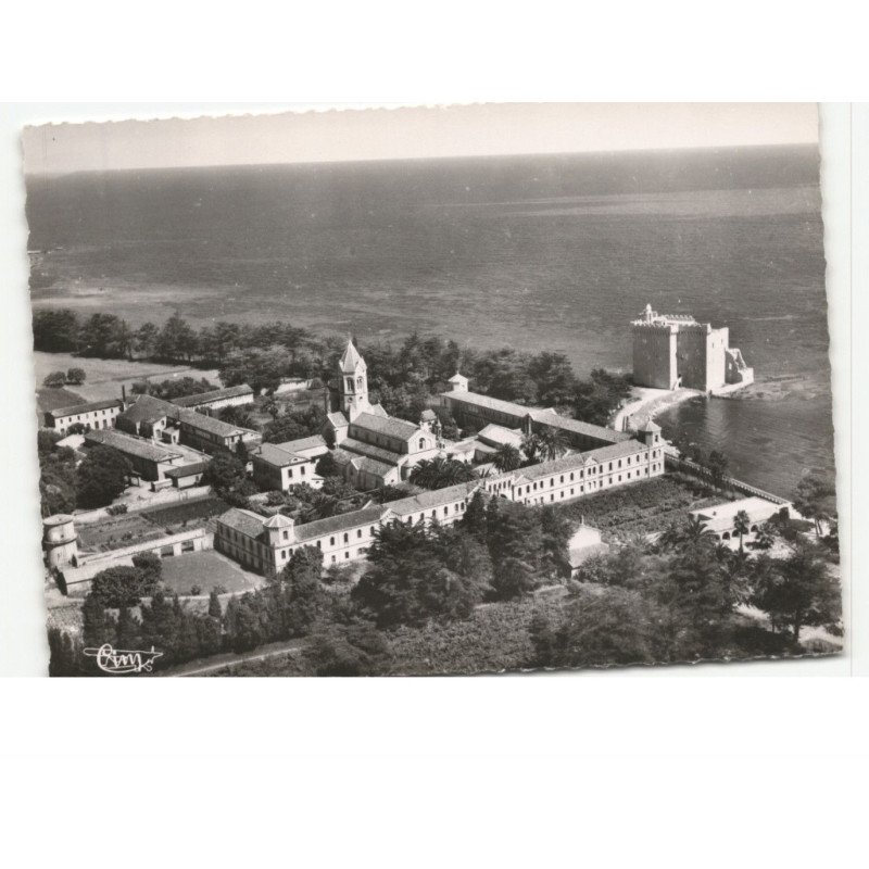 ILE SAINT-HONORAT: abbaye de notre-dame de lérins, monastère fortifié vue aérienne 10X15 - très bon état