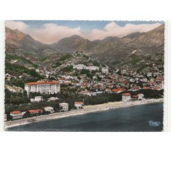 MENTON: au centre le plateau saint-michel, la plage et l'hôtel riviera vue aérienne 10X15 - très bon état