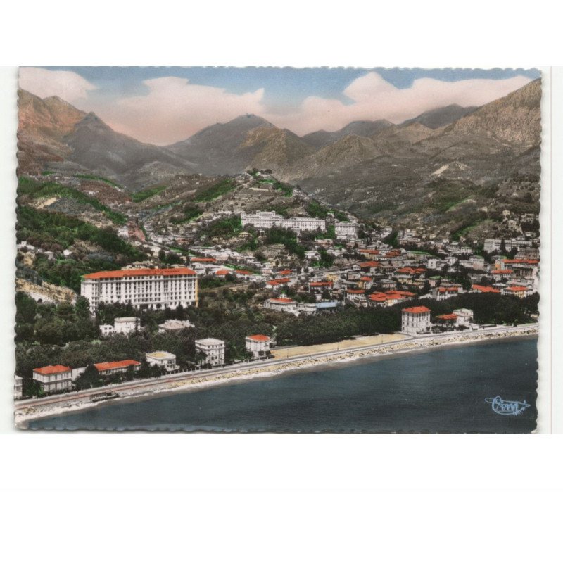MENTON: au centre le plateau saint-michel, la plage et l'hôtel riviera vue aérienne 10X15 - très bon état
