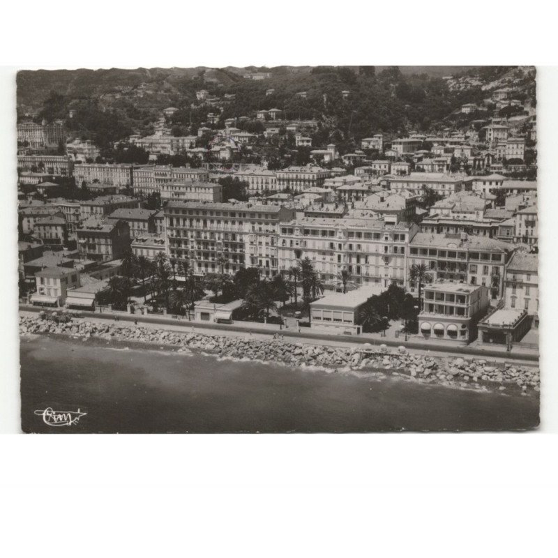 MENTON: le quai général leclerc, les hôtels, bord de mer vue aérienne 10X15 - très bon état