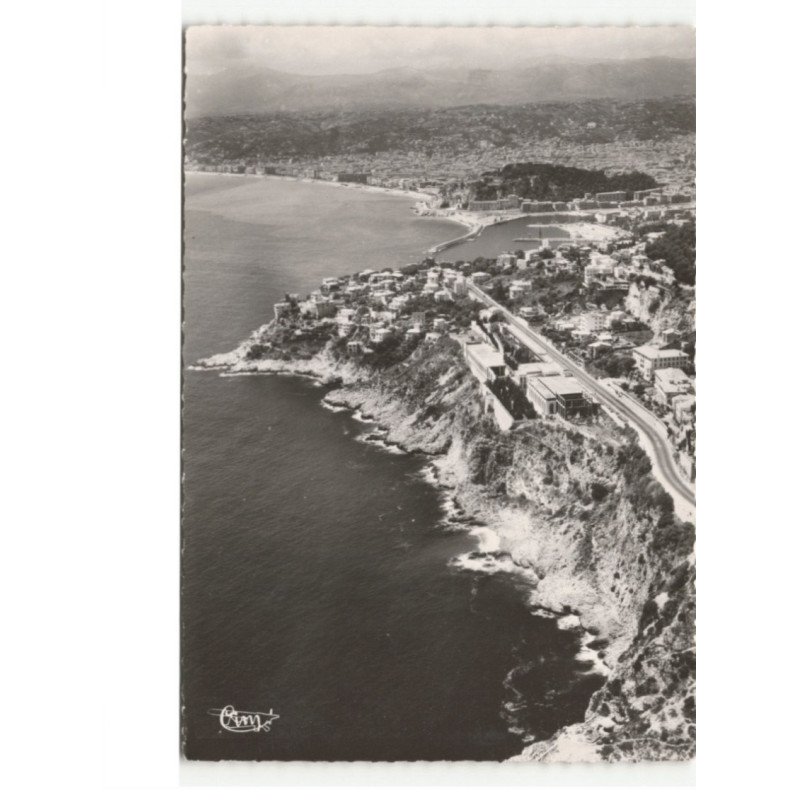 NICE: la moyenne corniche le cap de nice dans le fond, le port, le château vue aérienne 10X15 - très bon état