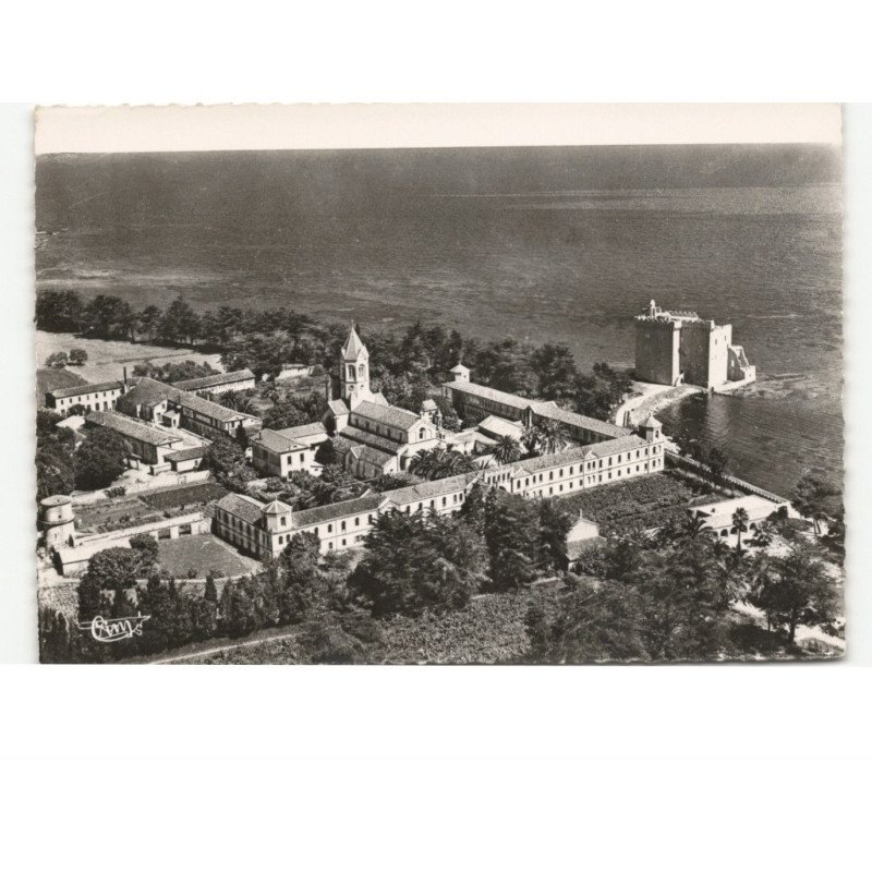 LIERINS: abbaye de notre-dame de liérins, l'abbaye et le monastère fortifié vue aérienne 10X15 - très bon état
