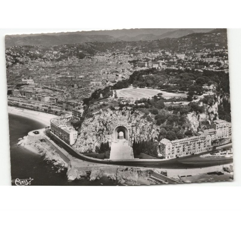 NICE: le château le monument aux morts, la ville vue aérienne 10X15 - très bon état