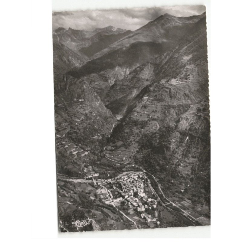 SAINT-ETIENNE-de-TINEE: les gorges de la tinée au fond le rocher des trois evêques vue aérienne 10X15 - état