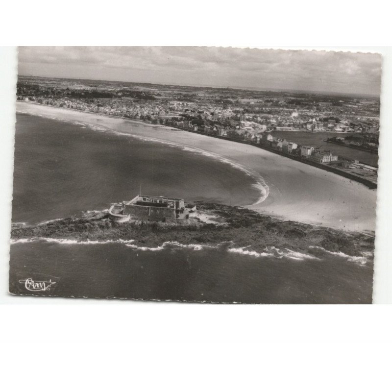 SAINT-MALO: le fort national et la grande plage vue aérienne 10X15 - très bon état