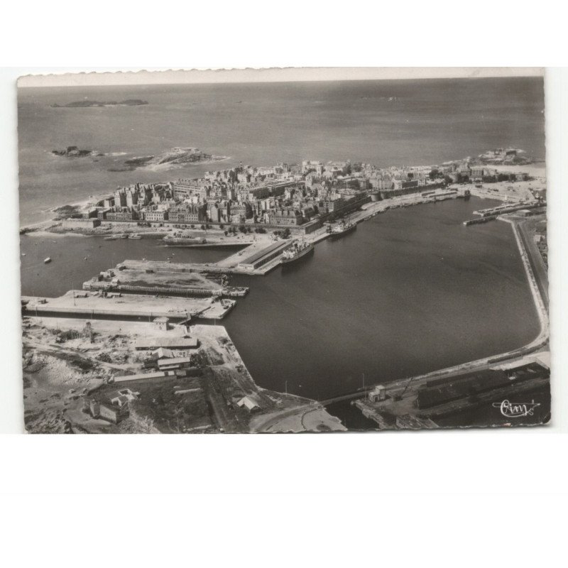 SAINT-MALO: le port et la vieille ville vue aérienne 10X15 - très bon état