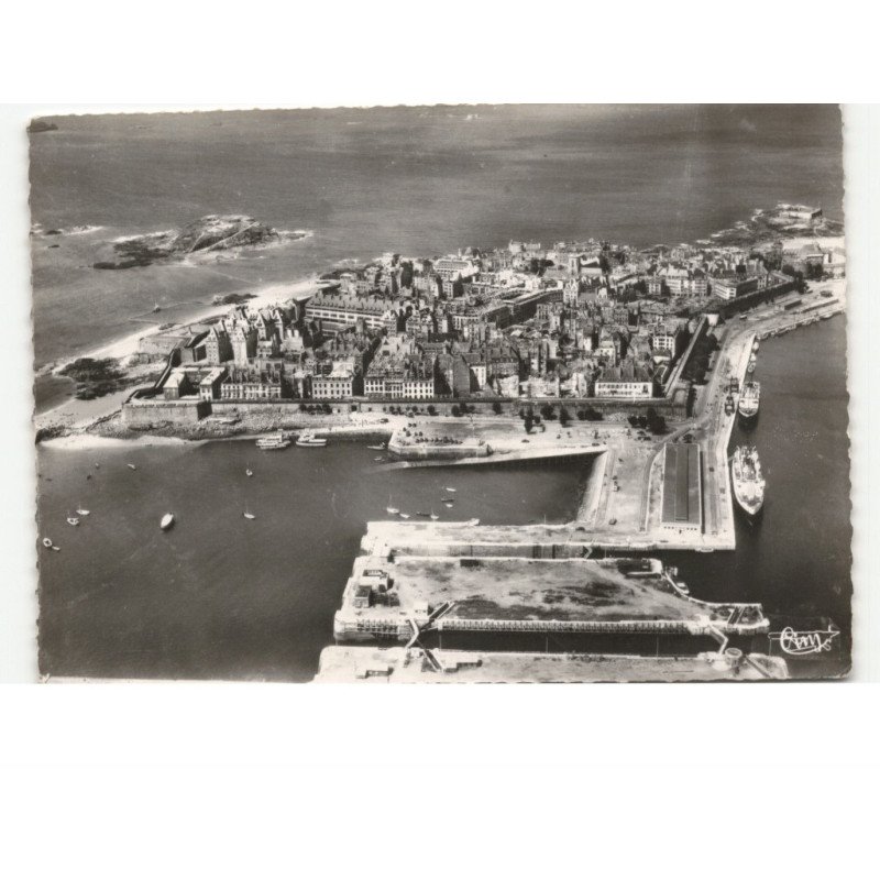 SAINT-MALO: la vieille ville vue aérienne 10X15 - très bon état