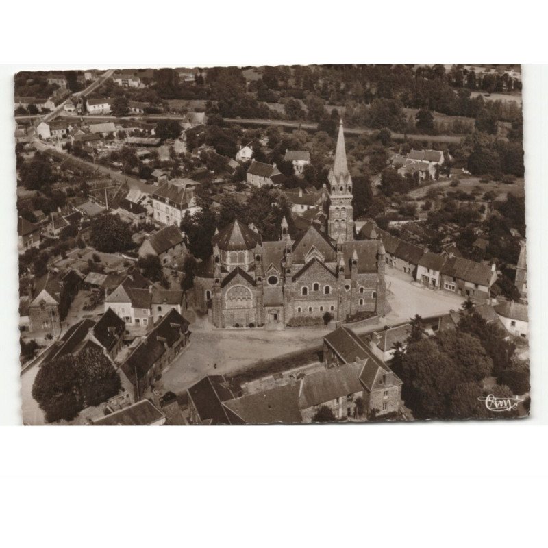 TINTENIAC: l'église et le centre vue aérienne 10X15 - très bon état