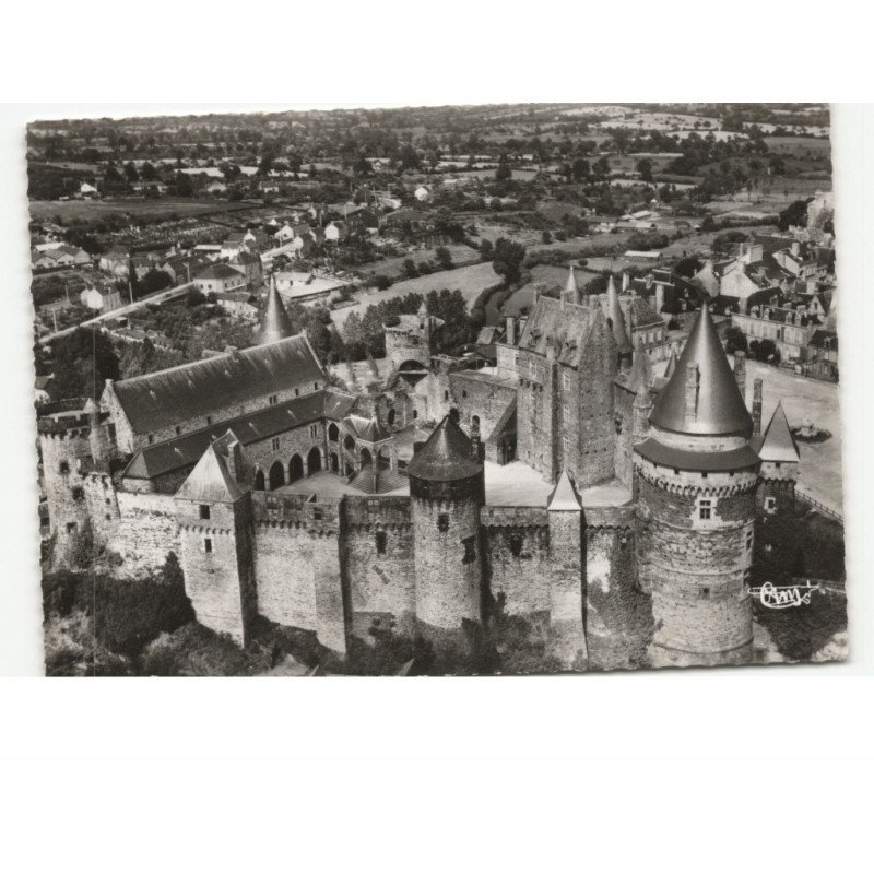 VITRE: château XIVe et XVe vue aérienne 10X15 - très bon état