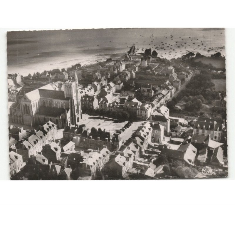 CANCALE: l'église et au loin la jetée vue aérienne 10X15 - très bon état