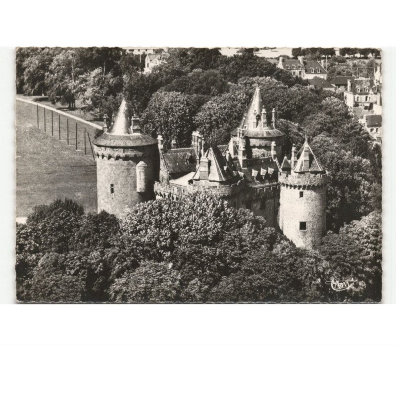 COMBOURG: le château vue aérienne 10X15 - très bon état