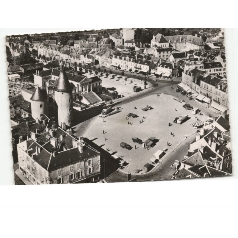ISSOUDUN: place du juin 10, le beffroi, le palais de justice aérienne 10X15 - très bon etat