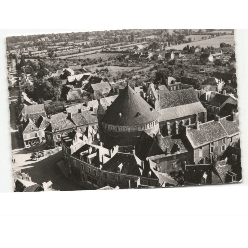 NEUVY-SAINT-SEPULCHRE: l'église monument historique des XIe et XIIe siècle vue aérienne 10X15 - très bon etat
