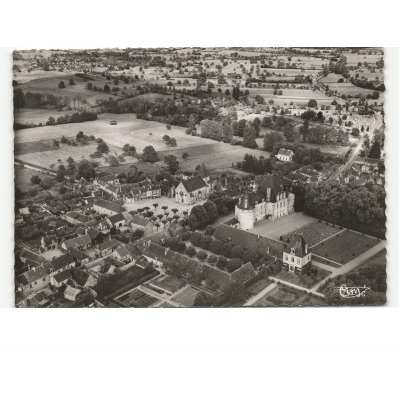AZAY-le-FERRON: le château et le bourg vue aérienne 10X15 - très bon etat