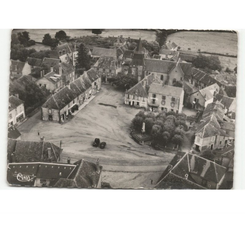 CHAILLAC: la place et l'église vue aérienne 10X15 - très bon etat