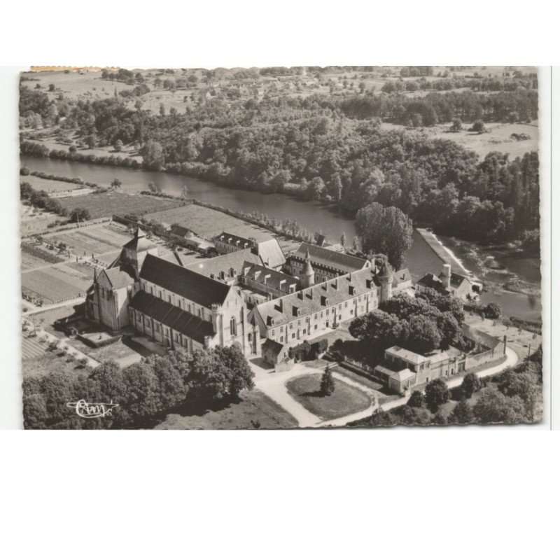 FONTGOMBAULT: abbaye notre-dame vue de l'ouest vue aérienne 10X15 - très bon etat