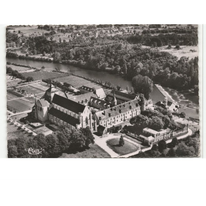 FONTGOMBAULT: abbaye notre-dame, vue de l'ouest vue aérienne 10X15 - très bon etat