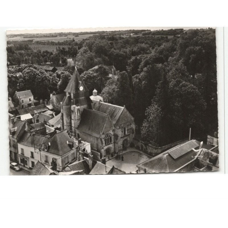 AZAY-le-RIDEAU: l'église vue aérienne 10X15 - très bon état