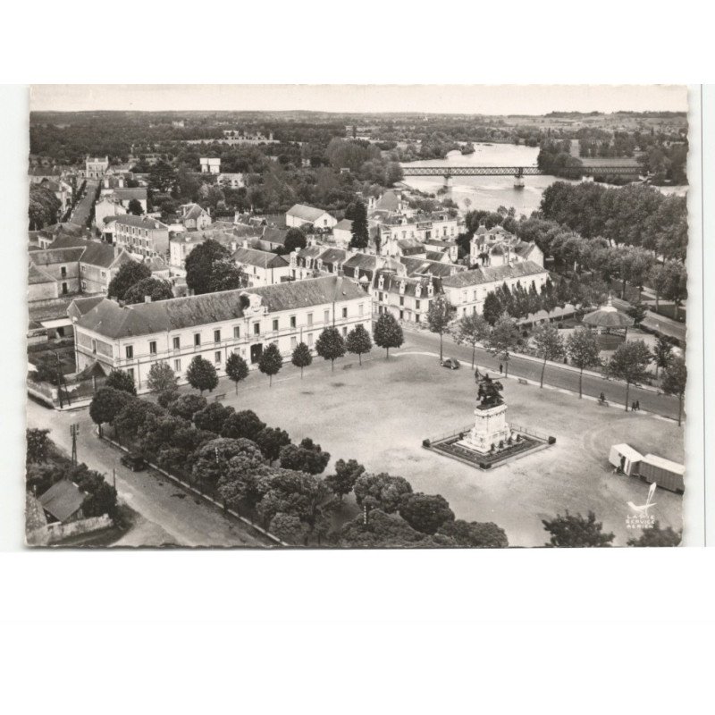 CHINON: place jeanne d'arc vue aérienne 10X15 - très bon état