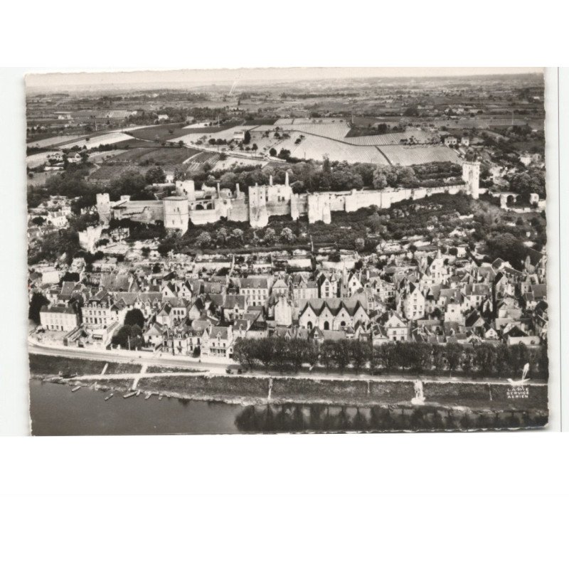 CHINON: le château et vue générale vue aérienne 10X15 - très bon état