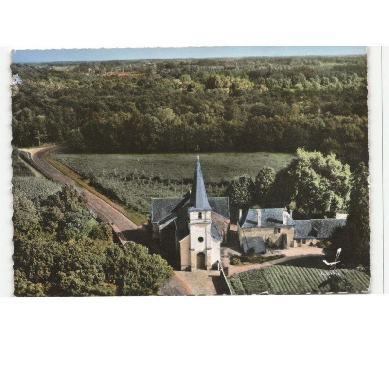 GIZEUX: l'église vue aérienne 10X15 - très bon état