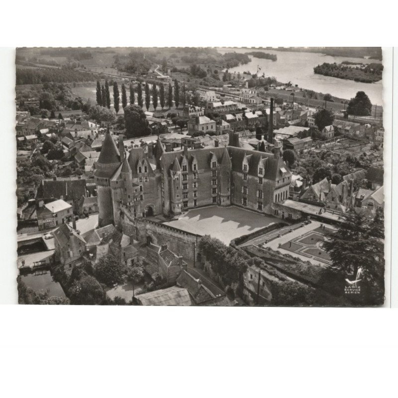 LANGEAIS: le château (façade intérieure) vue aérienne 10X15 - très bon état