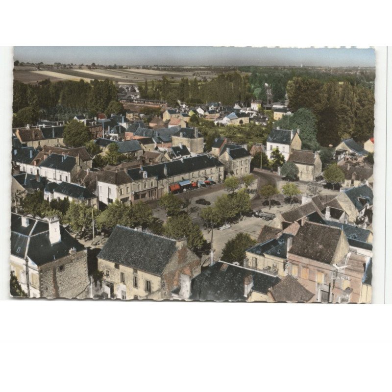 LIGUEIL: place du générale leclerc vue aérienne 10X15 - très bon état