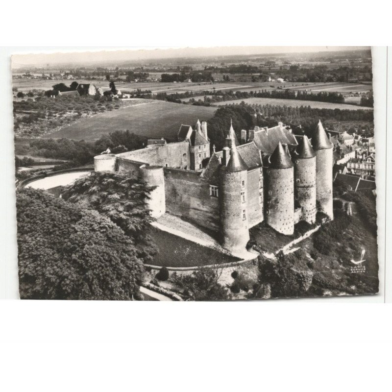 LUYNES: le château, tours du XIII et XVe siècle vue aérienne 10X15 - très bon état