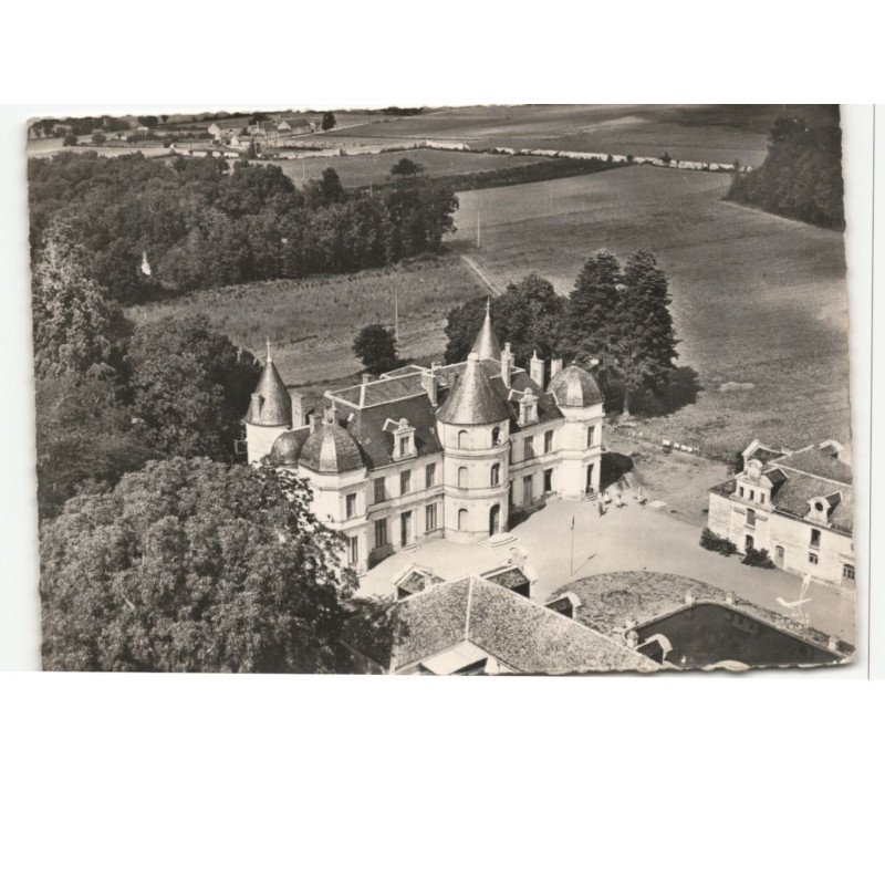 environs de RICHELIEU: le château de la vrillaye vue aérienne 10X15 - très bon état