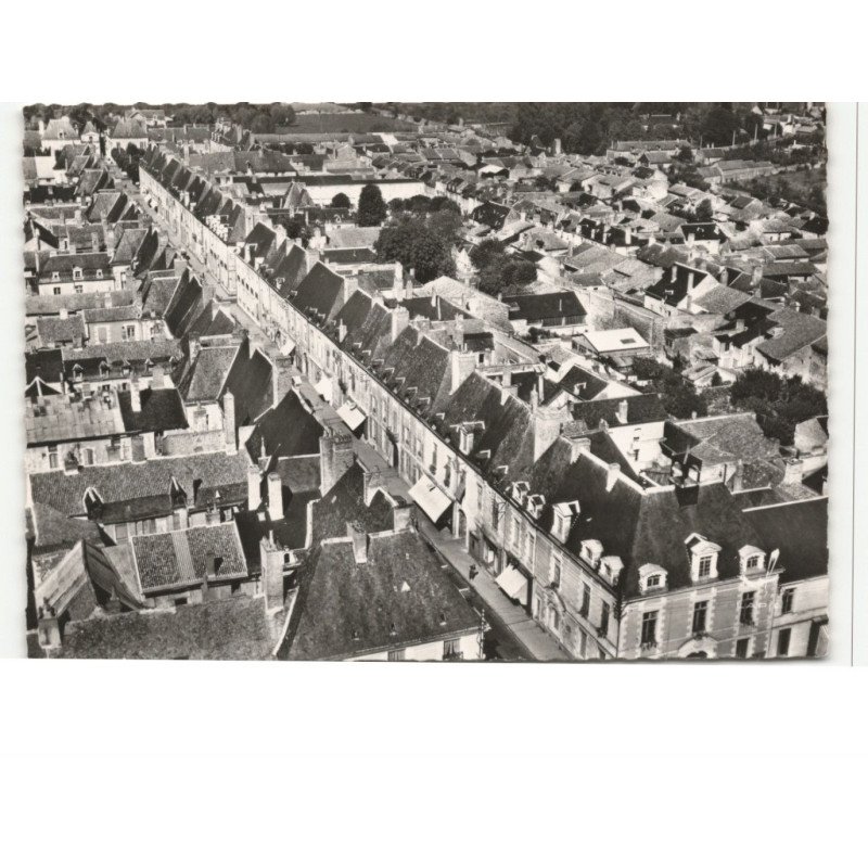 RICHELIEU: la grande rue vue aérienne 10X15 - très bon état