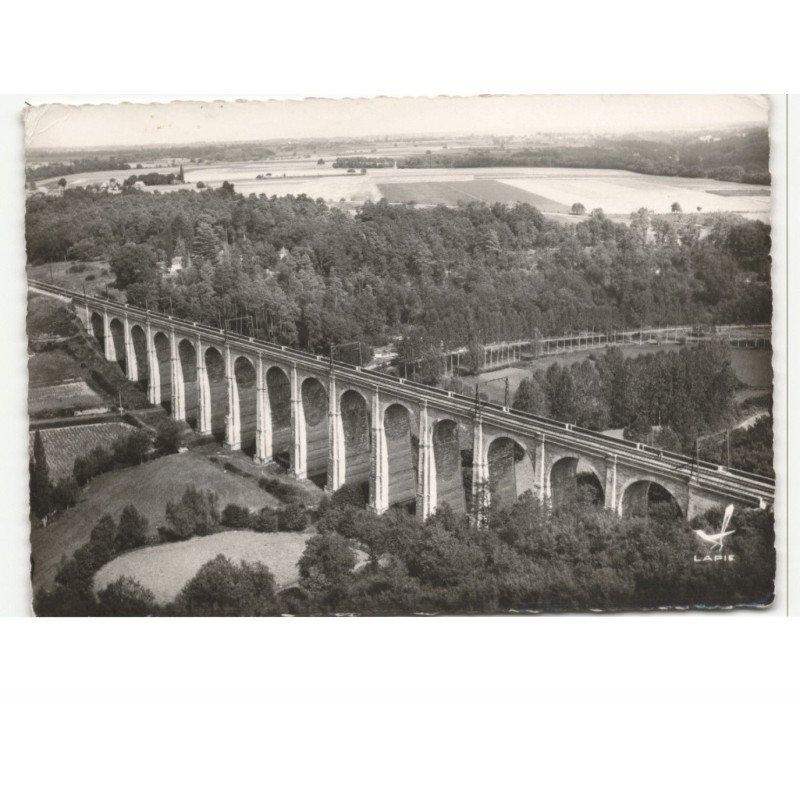 SAINTE-MAURE-de-TOURAINE: le viaduc vue aérienne 10X15 - état