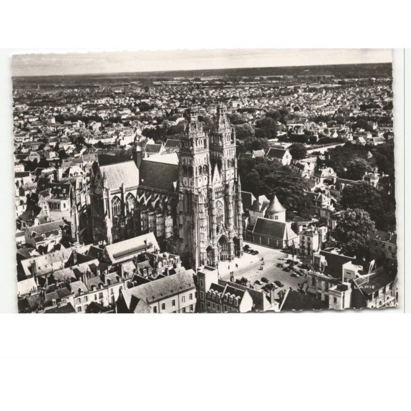 TOURS: la cathédrale saint-gatien vue aérienne 10X15 - très bon état