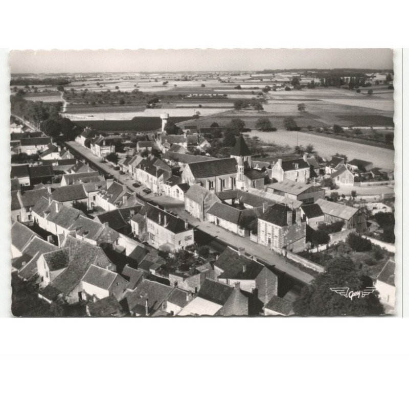 LA CELLE-SAINT-AVANT: la route nationale et l'église vue aérienne 10X15 - très bon état