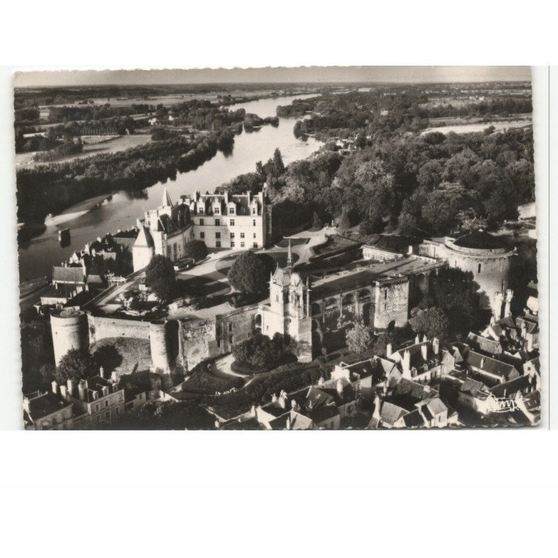 AMBOISE: le château cour intérieure vue aérienne 10X15 - très bon état