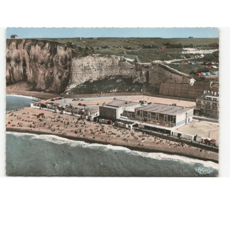 SAINT-VALERY-en-CAUX: le casino, les falaises vue aérienne 10x15 - très bon état