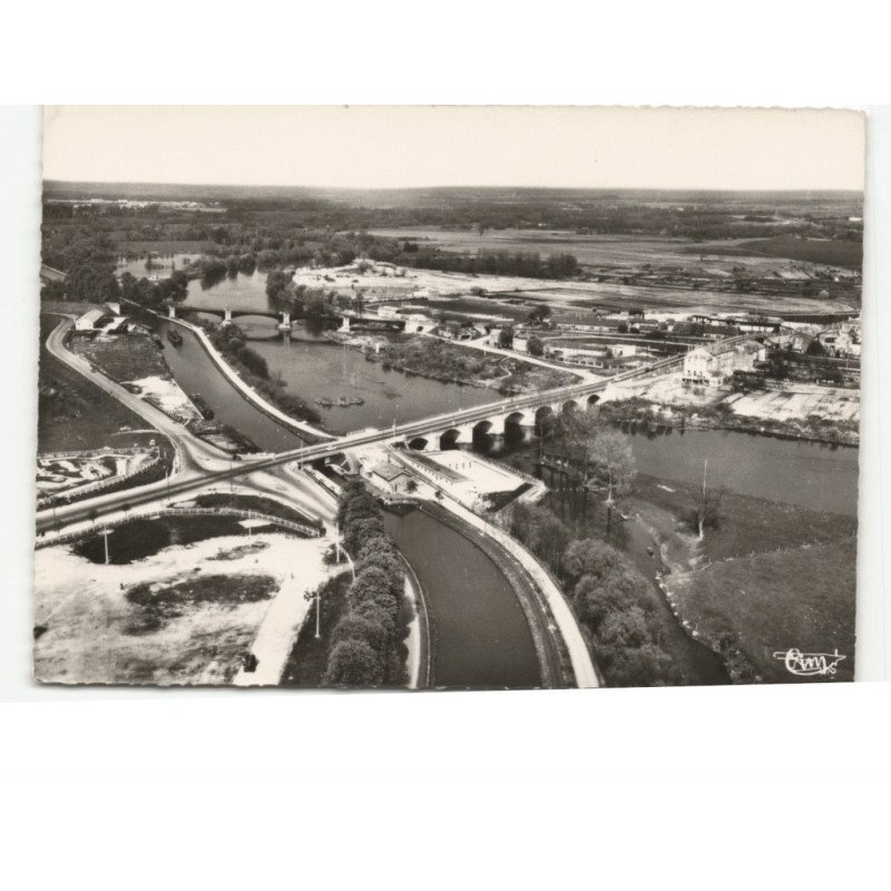TOUL: entrée est de la ville, le canal et la moselle vue aérienne 10x15 - très bon état