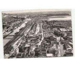 VEZELISE: la mairie, le canal, en arrière plan, les usines solvay vue aérienne 10x15 - état
