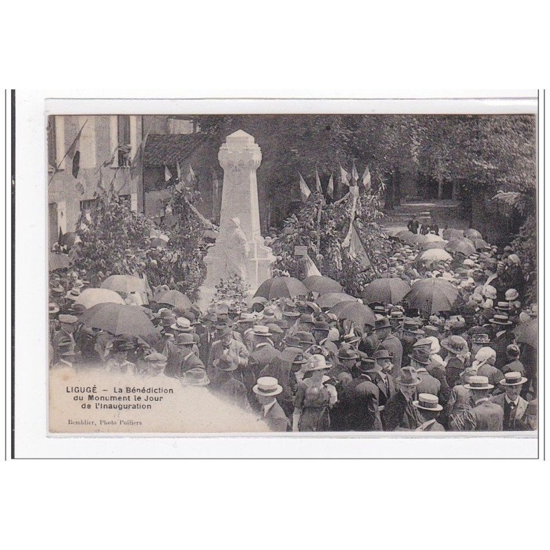 LIGUGE : la bénédiction du monument le jour de l'inauguration - tres bon etat