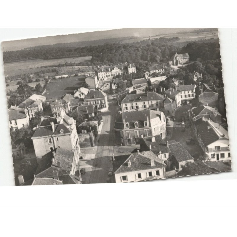 BRIEY: avenue foch et rue carnot vue aérienne 10x15 - très bon état