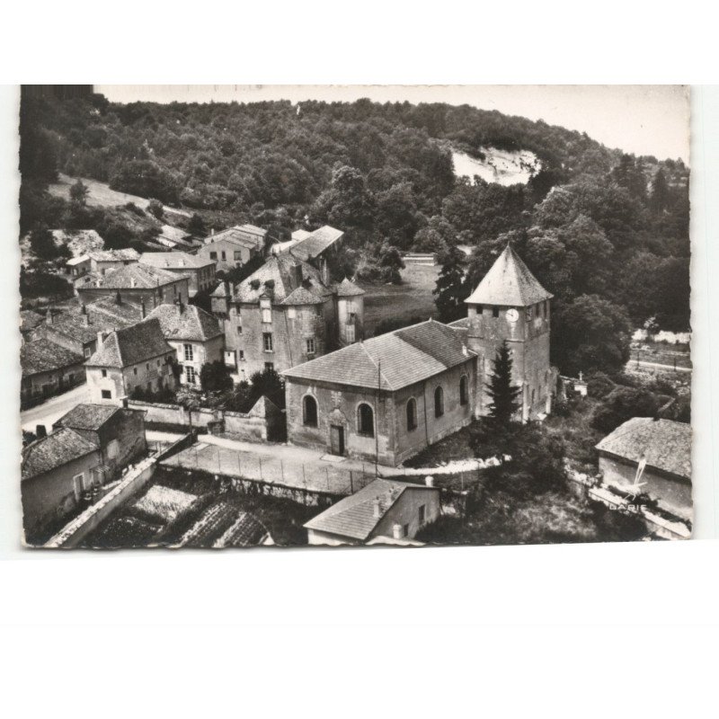 BOUCQ: le château et l'église vue aérienne 10x15 - très bon état