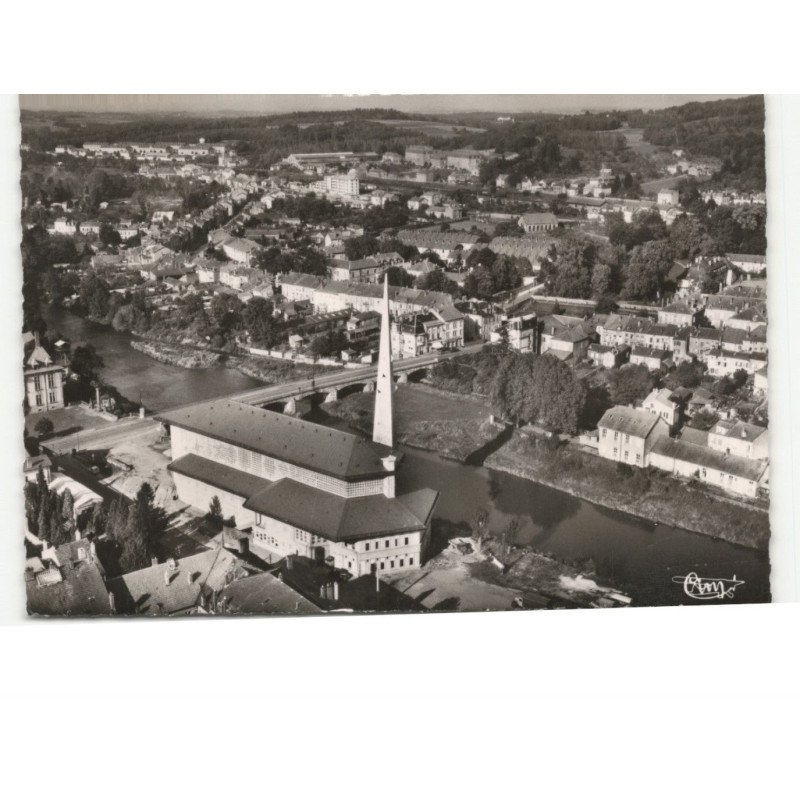 BACCARAT: en 1er plan, l'église et le pont sur la meurthe vue aérienne 10x15 - très bon état