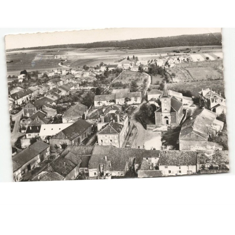 FILLIERES: place de l'église vue aérienne 10x15 - état