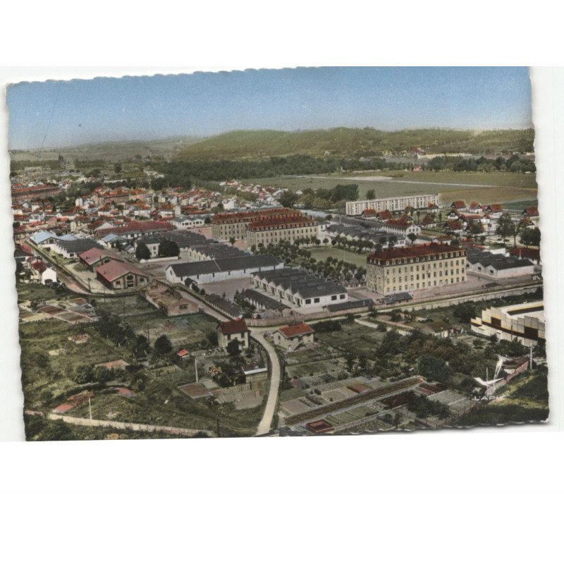 LUNEVILLE: les casernes vue aérienne 10x15 - très bon état