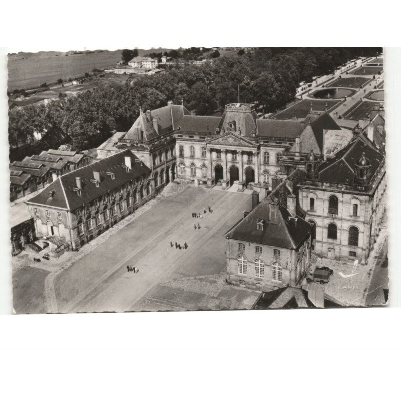 LUNEVILLE: le château et les bosquets "le versailles lorrain" terminé en 1714 vue aérienne 10x15 - état