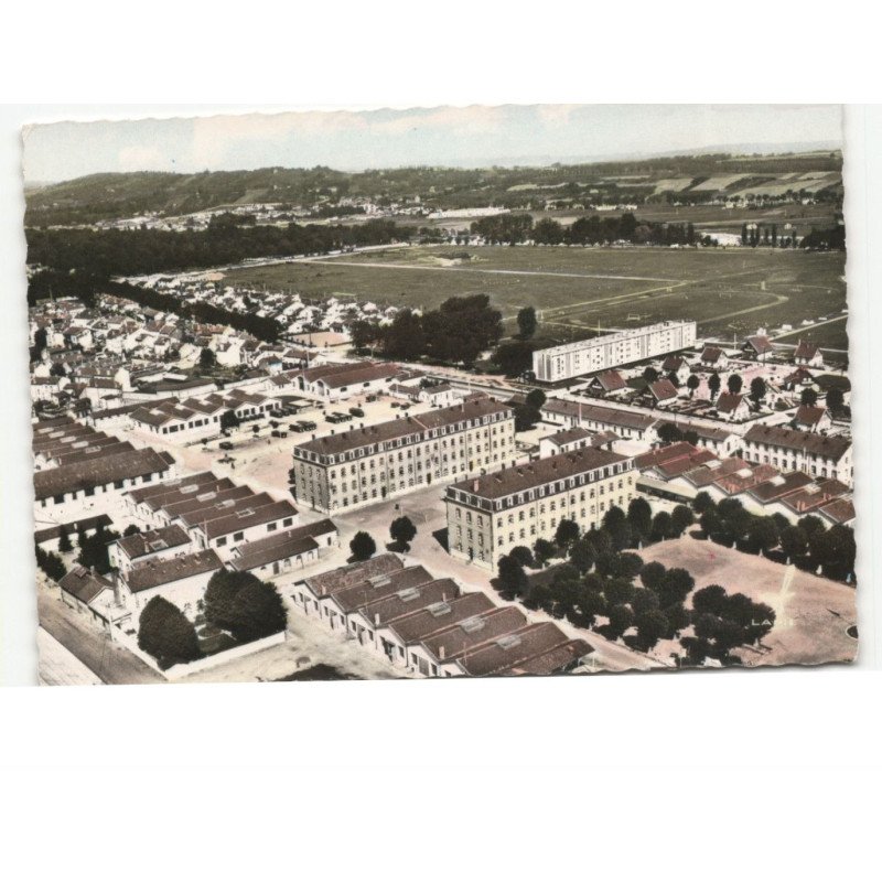 LUNEVILLE: les casernes vue aérienne 10x15 - très bon état