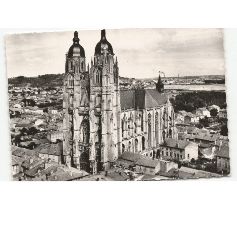 SAINT-NICOLAS-de-PORT: la basilique vue aérienne 10x15 - très bon état