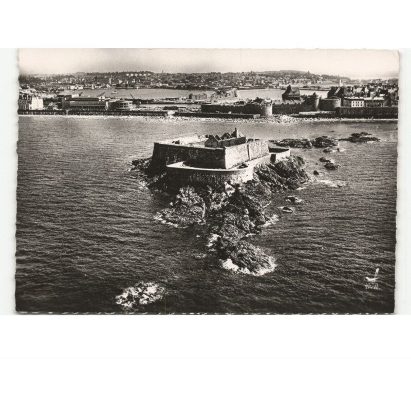 SAINT-MALO: le fort national vue aérienne 10X15 - très bon état