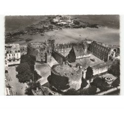 SAINT-MALO: le château et place chateaubriand vue aérienne 10X15 - très bon état