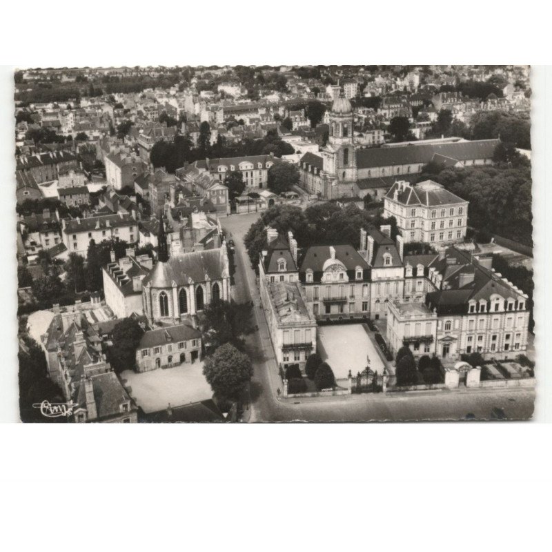 RENNES: la préfecture et l'église notre-dame vue aérienne 10X15 - très bon état